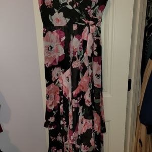 Beautiful sleeveless flower print dress NWOT